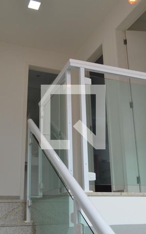 Casa à venda com 270m², 3 quartos e 3 vagasAcesso aos Quartos