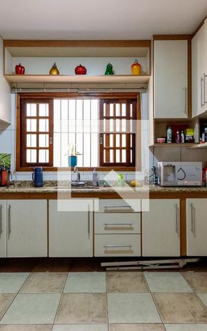 Casa à venda com 240m², 3 quartos e 2 vagas