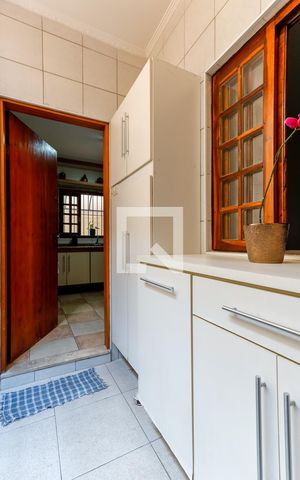 Casa à venda com 240m², 3 quartos e 2 vagas