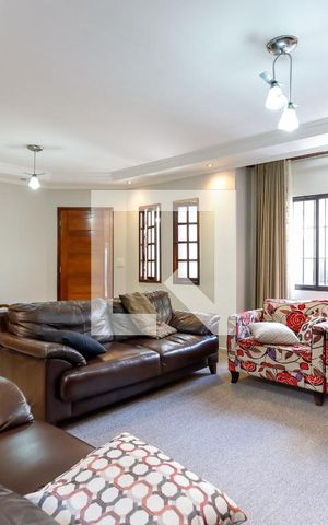 Casa à venda com 240m², 3 quartos e 2 vagas