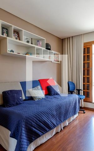 Casa à venda com 240m², 3 quartos e 2 vagas