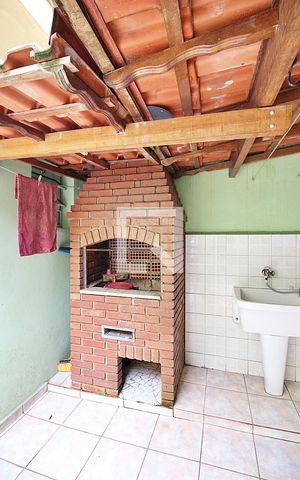Casa à venda com 150m², 3 quartos e 2 vagasChurrasqueira