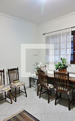 Casa à venda com 150m², 3 quartos e 2 vagasSala