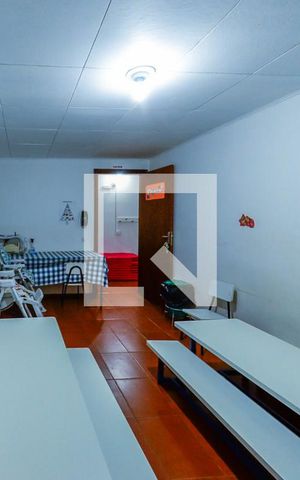 Casa à venda com 640m², 6 quartos e 10 vagas Casa à venda com 640m², 6 quartos e 10 vagasQuarto