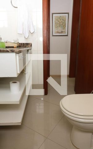 Casa de condomínio para alugar com 260m², 4 quartos e 2 vagas Casa de condomínio para alugar com 260m², 4 quartos e 2 vagasBanheiro Social