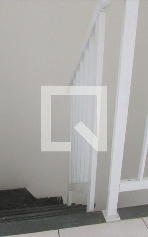Casa de condomínio para alugar com 89m², 2 quartos e 1 vagaEscada