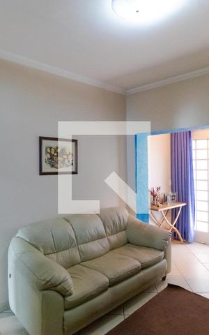 Casa à venda com 106m², 4 quartos e 3 vagas Casa à venda com 106m², 4 quartos e 3 vagasSala (Casa 01)