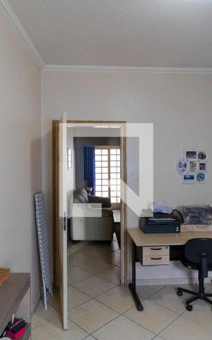 Casa à venda com 106m², 4 quartos e 3 vagas Casa à venda com 106m², 4 quartos e 3 vagasQuarto 01 (Casa 01)