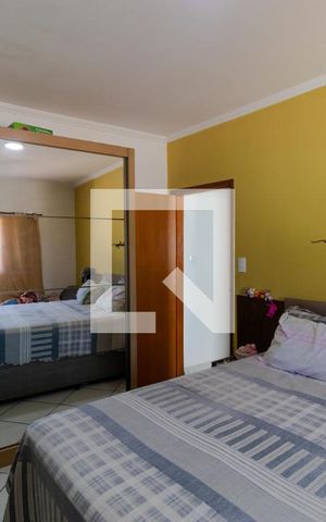 Casa à venda com 106m², 4 quartos e 3 vagas Casa à venda com 106m², 4 quartos e 3 vagasQuarto 02 (Casa 02)
