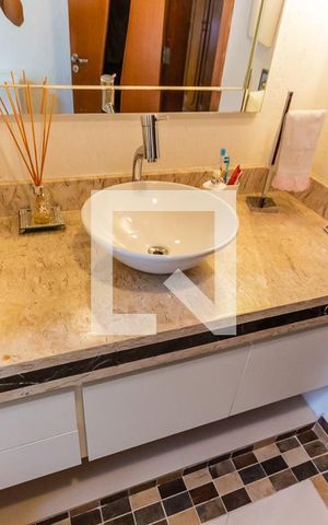 Apartamento à venda com 200m², 4 quartos e 1 vaga Apartamento à venda com 200m², 4 quartos e 1 vagaPia