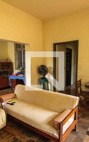 Casa à venda com 538m², 4 quartos e 2 vagas Casa à venda com 538m², 4 quartos e 2 vagasSala