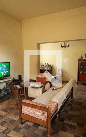 Casa à venda com 538m², 4 quartos e 2 vagas Casa à venda com 538m², 4 quartos e 2 vagasSala