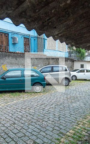 Casa à venda com 538m², 4 quartos e 2 vagas Casa à venda com 538m², 4 quartos e 2 vagasEstacionamento