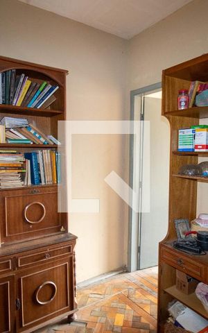 Casa à venda com 538m², 4 quartos e 2 vagas Casa à venda com 538m², 4 quartos e 2 vagasQuarto 4