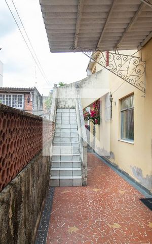 Casa à venda com 538m², 4 quartos e 2 vagas Casa à venda com 538m², 4 quartos e 2 vagasQuintal