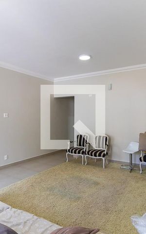 Casa à venda com 224m², 3 quartos e 3 vagas Casa à venda com 224m², 3 quartos e 3 vagasSala