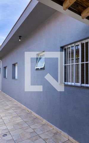 Casa à venda com 224m², 3 quartos e 3 vagas Casa à venda com 224m², 3 quartos e 3 vagasQuintal e vagas de garagem