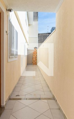 Casa à venda com 150m², 3 quartos e 2 vagas Casa à venda com 150m², 3 quartos e 2 vagasCorredor