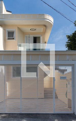 Casa à venda com 150m², 3 quartos e 2 vagas Casa à venda com 150m², 3 quartos e 2 vagasFachada