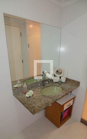 Apartamento à venda com 150m², 4 quartos e 1 vaga Apartamento à venda com 150m², 4 quartos e 1 vagaBanheiro do Quarto 2