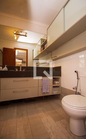 Casa para alugar com 230m², 3 quartos e 4 vagasBanheiro da Suíte