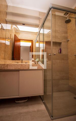 Casa para alugar com 230m², 3 quartos e 4 vagasBanheiro