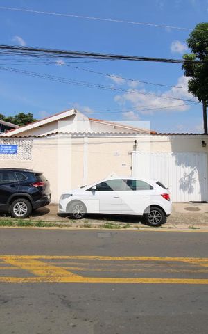 Casa à venda com 176m², 3 quartos e 3 vagasFachada