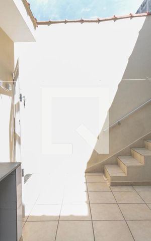 Casa à venda com 200m², 3 quartos e 2 vagas Casa à venda com 200m², 3 quartos e 2 vagasÁrea de serviço