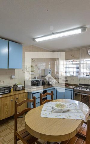Casa à venda com 175m², 4 quartos e 1 vaga Casa à venda com 175m², 4 quartos e 1 vagaCozinha