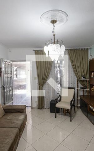 Casa à venda com 175m², 4 quartos e 1 vaga Casa à venda com 175m², 4 quartos e 1 vagaSala