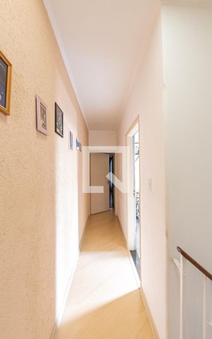 Casa à venda com 175m², 4 quartos e 1 vaga Casa à venda com 175m², 4 quartos e 1 vagaCorredor