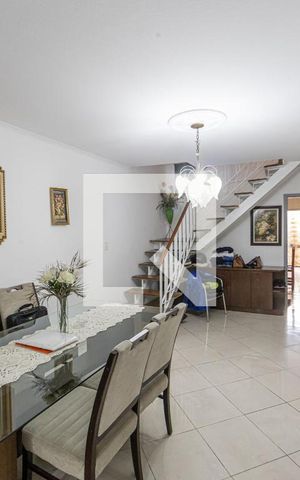 Casa à venda com 175m², 4 quartos e 1 vaga Casa à venda com 175m², 4 quartos e 1 vagaSala