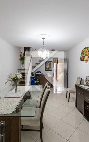 Casa à venda com 175m², 4 quartos e 1 vaga Casa à venda com 175m², 4 quartos e 1 vagaSala