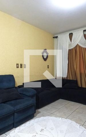 Casa à venda com 125m², 2 quartos e 2 vagas Casa à venda com 125m², 2 quartos e 2 vagasSala