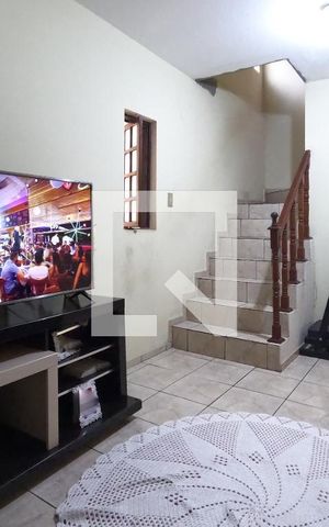 Casa à venda com 125m², 2 quartos e 2 vagas Casa à venda com 125m², 2 quartos e 2 vagasSala