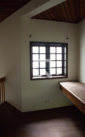 Casa à venda com 400m², 3 quartos e 4 vagas Casa à venda com 400m², 3 quartos e 4 vagasEscadaria