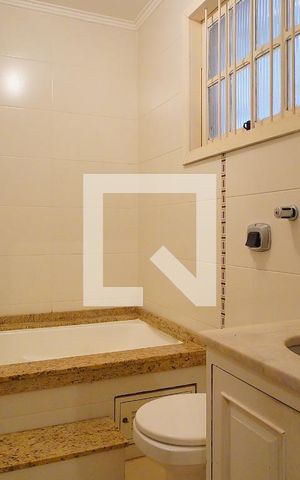 Casa à venda com 314m², 4 quartos e 4 vagasBanheiro da Suíte
