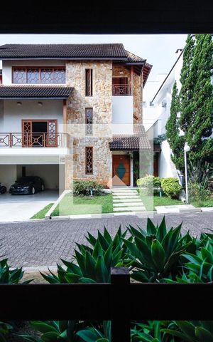 Casa de condomínio à venda com 400m², 4 quartos e 4 vagas Casa de condomínio à venda com 400m², 4 quartos e 4 vagasVista