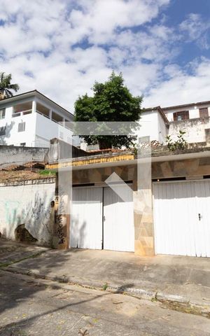 Casa à venda com 250m², 3 quartos e 2 vagas Casa à venda com 250m², 3 quartos e 2 vagasFachada fundos