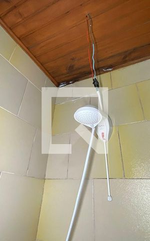 Casa à venda com 70m², 3 quartos e 2 vagasChuveiro do Banheiro 2