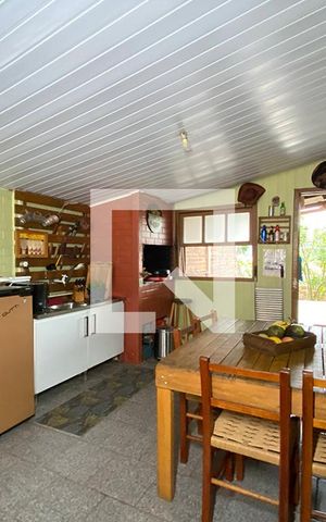 Casa à venda com 70m², 3 quartos e 2 vagasÁrea Externa