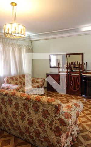 Casa à venda com 150m², 2 quartos e 2 vagas Casa à venda com 150m², 2 quartos e 2 vagasSala de Estar