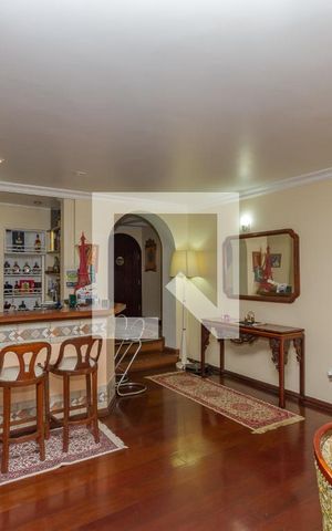 Casa à venda com 700m², 7 quartos e 5 vagas Casa à venda com 700m², 7 quartos e 5 vagasSala
