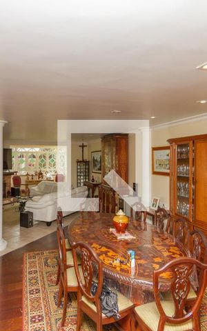 Casa à venda com 700m², 7 quartos e 5 vagas Casa à venda com 700m², 7 quartos e 5 vagasSala