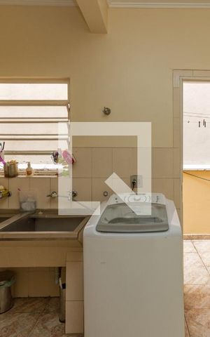 Casa à venda com 700m², 7 quartos e 5 vagas Casa à venda com 700m², 7 quartos e 5 vagasLavanderia