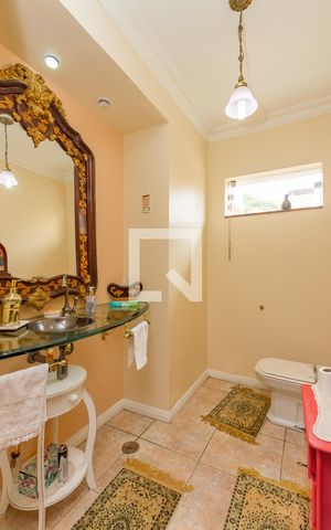 Casa à venda com 700m², 7 quartos e 5 vagas Casa à venda com 700m², 7 quartos e 5 vagasLavabo