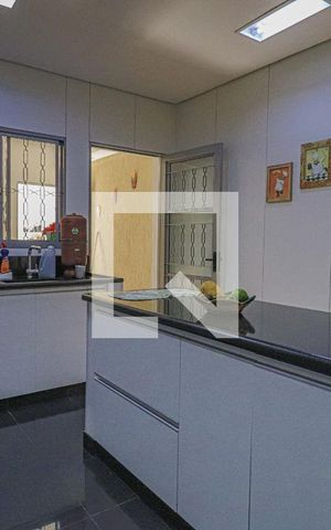 Casa à venda com 1080m², 5 quartos e 6 vagasCozinha