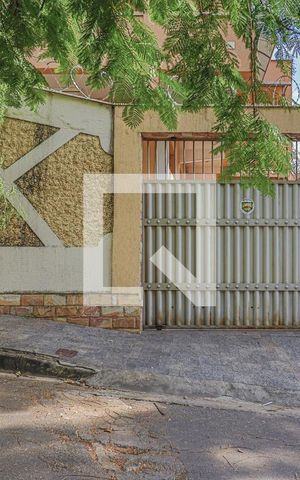 Casa à venda com 1080m², 5 quartos e 6 vagasFachada