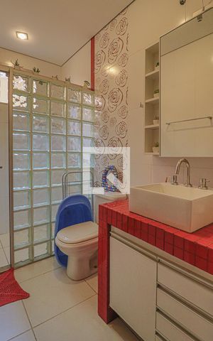Casa à venda com 1080m², 5 quartos e 6 vagasBanheiro Corredor