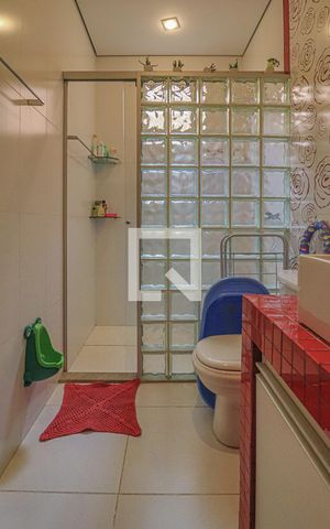 Casa à venda com 1080m², 5 quartos e 6 vagasBanheiro Corredor